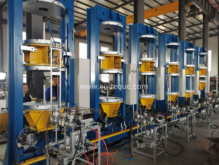 Bladder shaping tire curing press